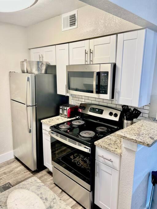 Lovely 2-Bedroom Condo Next To At&T Stadium 알링턴 외부 사진