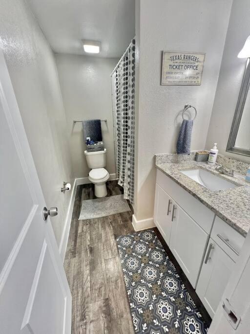 Lovely 2-Bedroom Condo Next To At&T Stadium 알링턴 외부 사진