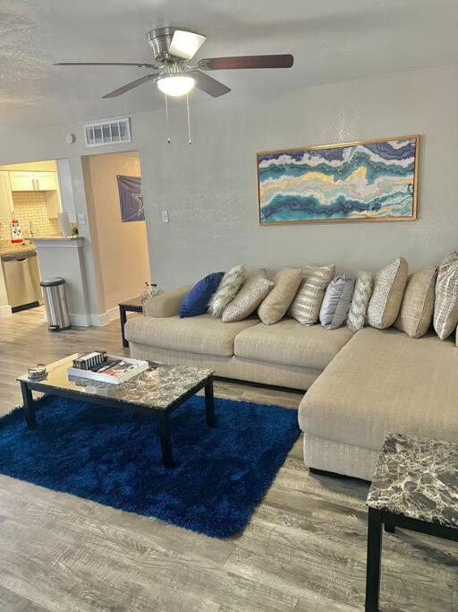 Lovely 2-Bedroom Condo Next To At&T Stadium 알링턴 외부 사진