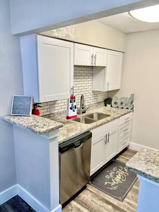 Lovely 2-Bedroom Condo Next To At&T Stadium 알링턴 외부 사진