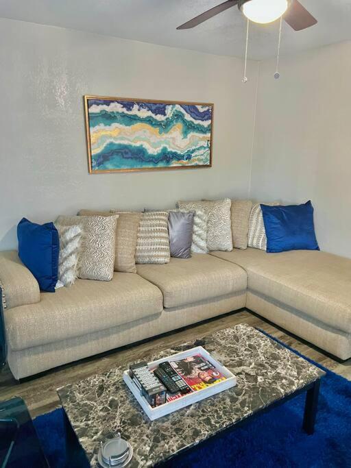 Lovely 2-Bedroom Condo Next To At&T Stadium 알링턴 외부 사진